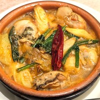 Bar Espanol LA BODEGA 大阪店 - 牡蠣と焼きネギ、紀の里産ほうれん草のアヒージョ