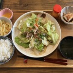 Cafe はなめ - 野菜炒め定食（950円）