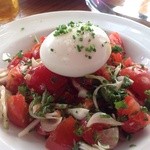 Chez Julien - Tomates“Jouno”envinaigrette et persil,oeuf mollet bio