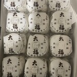 虎ノ門 岡埜榮泉 - 圧巻の豆大福陳列、眺めていたい。