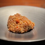 蒼 - この日に期待しちゃってたのは、香箱蟹のリゾット。
      ごはん１合に、なんと香箱が９杯！
      リゾットは毛蟹やズワイも絶品ですが、内子＆外子がたっぷりの香箱が蒼さんで始まると、季節を強く実感します♪