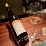 蒼 - 甘酒ソースの一皿には、優しい酸のシュナン・ブランが定番。
      やや厚みはあるものの、藁焼きの香ばしさと、ワインの乳酸菌の風味との相性などが考えられているそう。
      意味を持たせたチョイス、素晴らしい！