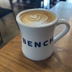 ベンチ コーヒー - カフェラテ(HOT)！