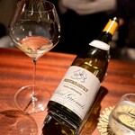 蒼 - 今までは、グラン・クリュや1er Cru.を合わせていましたが、ここではあえて、ムルソーでも酸の残る村名を。
      いい意味で、香箱蟹の旨みを収束させてくれます。