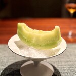 蒼 - 幼少期から三大好物に入っていたメロン（笑）
      その最高峰です。
      香りも甘さも素晴らしくて、いつも、もっと食べたい。