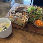 ベンチ コーヒー - 本日のキッシュプレート！