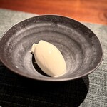 蒼 - シェフが自信をのぞかせる、傑作アイスクリーム！
      コクのあるジャージー牛乳ですが、不思議と余韻に清涼感がある。
      この満腹のタイミングでも、これまたもっと食べたい衝動が…（笑）