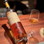 蒼 - この日は若いヴィンテージでしたが、品のある甘さでコースを締め括ってくれるのは、いつもと変わらず。
      そして、この絶品料理と極上ワインのコース、余談ながらお値打ちにも程があります。
      いつも、感謝感謝です♪