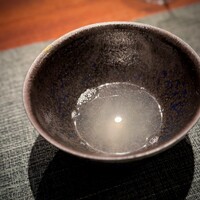 蒼 - まだ、こんなに美味しい鱧が獲れるんですね。
                    なんとも言えぬ深〜い味わいで、一気に心身を落ち着かせてくれます。
                    至福の一杯。