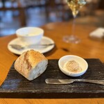 レストラン カーブドッチ - パンと自家製リエット。パンすぐなくなってもうたw