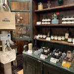 レストラン カーブドッチ - お土産コーナー。違う店舗には雑貨もあるから女子達はいいかも
