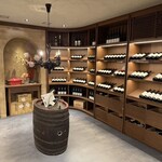 レストラン カーブドッチ - ビンテージもんのワイン貯蔵庫。買えますw