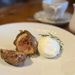 レストラン カーブドッチ - 無花果のやつをパカッ♪無花果大好きだからまだ食べれたの超嬉しい♪アイスもとっても濃厚なの♪