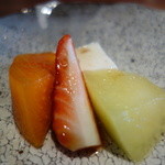 日本料理　香せり - デザートは胡麻豆腐、柿、苺、メロン