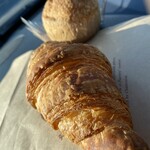 シャトレーゼ - 料理写真:クロワッサンとカスタードシュークリーム