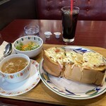 伯爵邸 - ピザトーストセット でかいって