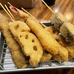 ドラミ酒場 - 串揚げ（牛、豚、エビ、レンコン、なす）