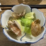 じんぱち - まずはアサリを蒸しておひたしにした。？