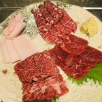 馬肉料理 吉兆 青森店 - 馬肉の刺し盛り