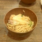 ガクオン食堂 - もつ鍋を御椀に取り分けました③ (2025.11.18)