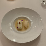 ラ・トゥーエル - 10皿目
      梨とリコッタチーズと求肥、梨のシャーベット。