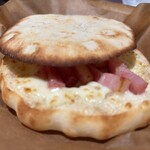 サイゼリヤ - 料理写真:パンチェッタとチーズのパニーニ コンビ 400円