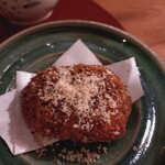 新奈 - パルメザンチーズのかかったコロッケ