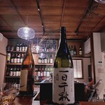 新奈 - 日本酒好きが落ち着く店内