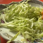 紅梅食堂 - 最後はキャベツもつけダレでいただきます