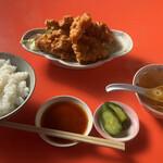 紅梅食堂 - 炸子鶏(とりのから揚げ)¥750 ライス¥250