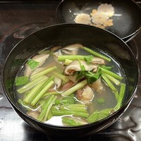 赤坂とゝや魚新 - お椀 北寄貝、椎茸、芹、蓮根もち