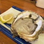 オリエンタルの青い月 - 生牡蠣　５００円（税込）