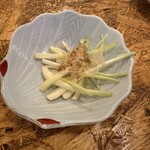 酒のみ屋 魚久 - 島らっきょうの塩漬け