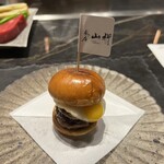本店山科 - 名物・山科スライダー（ミニハンバーガー）