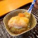 みつき - ①セコ蟹(楚蟹・雌、丸ごと1匹使用)茶碗蒸し
      蟹味噌&内子&外子が絡んだ蟹身、悶絶級の美味しさ
      出汁茶碗蒸しの軟らかな食感と優しい旨みと共に頂きました