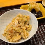 みつき - ⑮セコ蟹(楚蟹・雌、丸ごと4匹使用)炊き込みご飯
      限界だけどお代わりした！2杯半、苦しい
      ⑯お漬け物(木耳、白菜)
      木耳も白菜も美味しい、炊き込みご飯との組み合わせ、最高だぁ