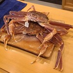 みつき - ◯松葉蟹
                                正式名は楚蟹or頭矮蟹(ズワイガニ、地方名:松葉蟹、越前蟹等)
                                産卵期は晩冬、旬は晩秋～晩冬
                                雌の漁期は11月上旬～1月上旬
                                (資源保護のため漁期が短い)
                                雄の漁期は11月上旬～3月中旬 