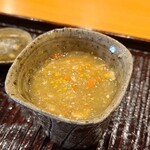 みつき - ①セコ蟹(楚蟹・雌、丸ごと1匹使用)茶碗蒸し
      身も内子も外子も全てが入った特濃なウマウマ餡が掛けられた茶碗蒸し、モチロン中にもセコ蟹がタップリ、スタートからその旨みに圧倒されてしまいます