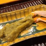 みつき - ⑨⑩松葉蟹(楚蟹・雄)脚のしゃぶしゃぶ、蟹味噌和え×2本
      松葉蟹の脂って本当に良い個体でしか浮かばないらしい、それを纏った松葉蟹の蟹味噌しゃぶしゃぶ、前年よりも濃厚でした