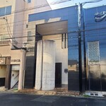 みつき - JR山陰本線鳥取駅から徒歩7分の「みつき」さん
      2016年開業、大将ご夫妻の2名体制
      旧店舗(鳥取市内、2013年~2016年)から移転開業
      御影石タイル貼り、コンクリートの飾り壁、お洒落な佇まい