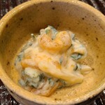 みつき - ⑥輝太郎柿(鳥取県産)&春菊&蕪の絹濾豆腐和え
      完熟の輝太郎柿《2010年、鳥取県園芸試験場で開発、大玉で高糖度》を追熟でトロトロに春菊と蕪を合わせ、絹漉豆腐で白和えに、優しい甘みとトロトロ食感が絶妙