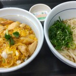 なか卯 藤沢駅北口店 - 親子と冷やしはいからうどん