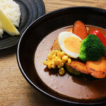 椿サロン - シンプルながらも奥深い、野菜の力強さを感じるスープカレー