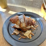 リトル・リス - クロワッサンのジェラートサンド