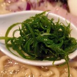 麺屋吟治 - 細切りのネギ。