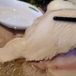 麺屋吟治 - 鶏チャーシュー。