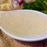 麺屋吟治 - スープ。