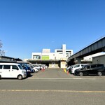 いちば鮨 - 左折した後に出てくる駐車場（これは北側です）　　　　　　　　　　　　　　　　　　　　車を停めて北の方に歩きます