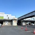 いちば鮨 - 北に進むと円筒状の螺旋階段があります
