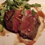 リストランテ カノフィーロ - 平取和牛ヒレ肉のグリーリア　牛肉を出したところ